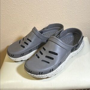 Skechers foamies size 12